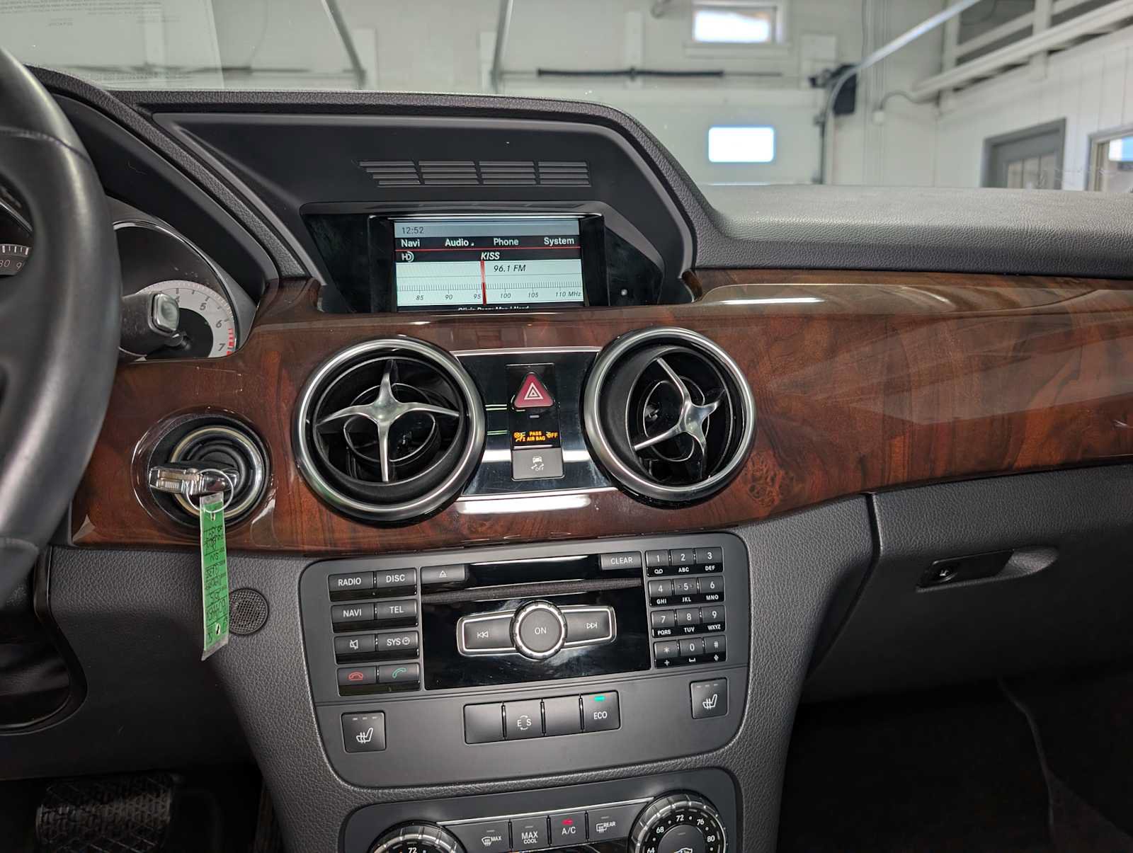 Used 2015 Mercedes-Benz GLK 350 4MATIC image 30
