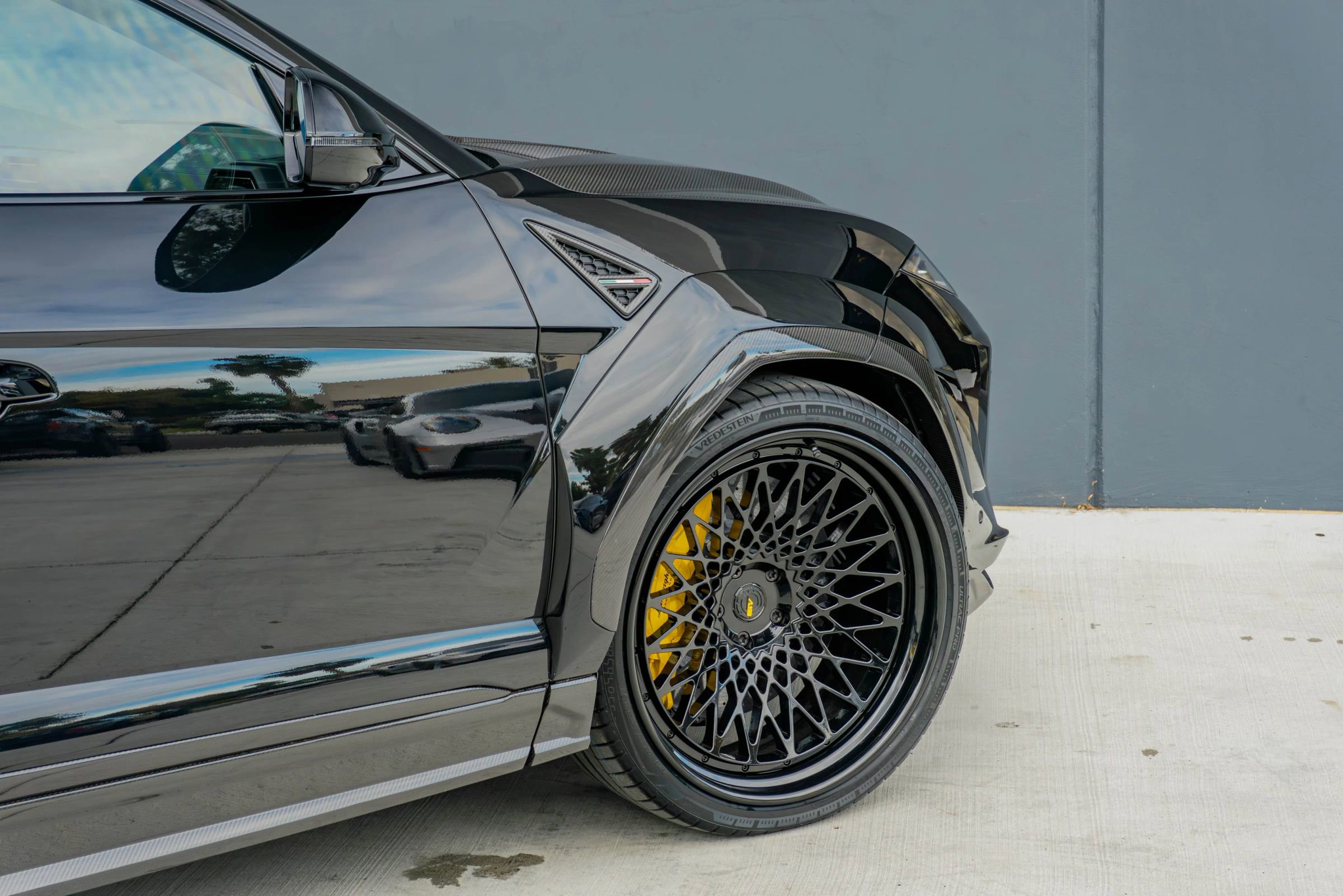 Used 2025 Lamborghini Urus SE image 48