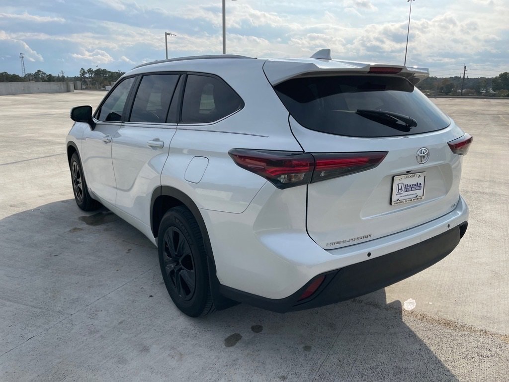 Used 2024 Toyota Highlander XLE image 5