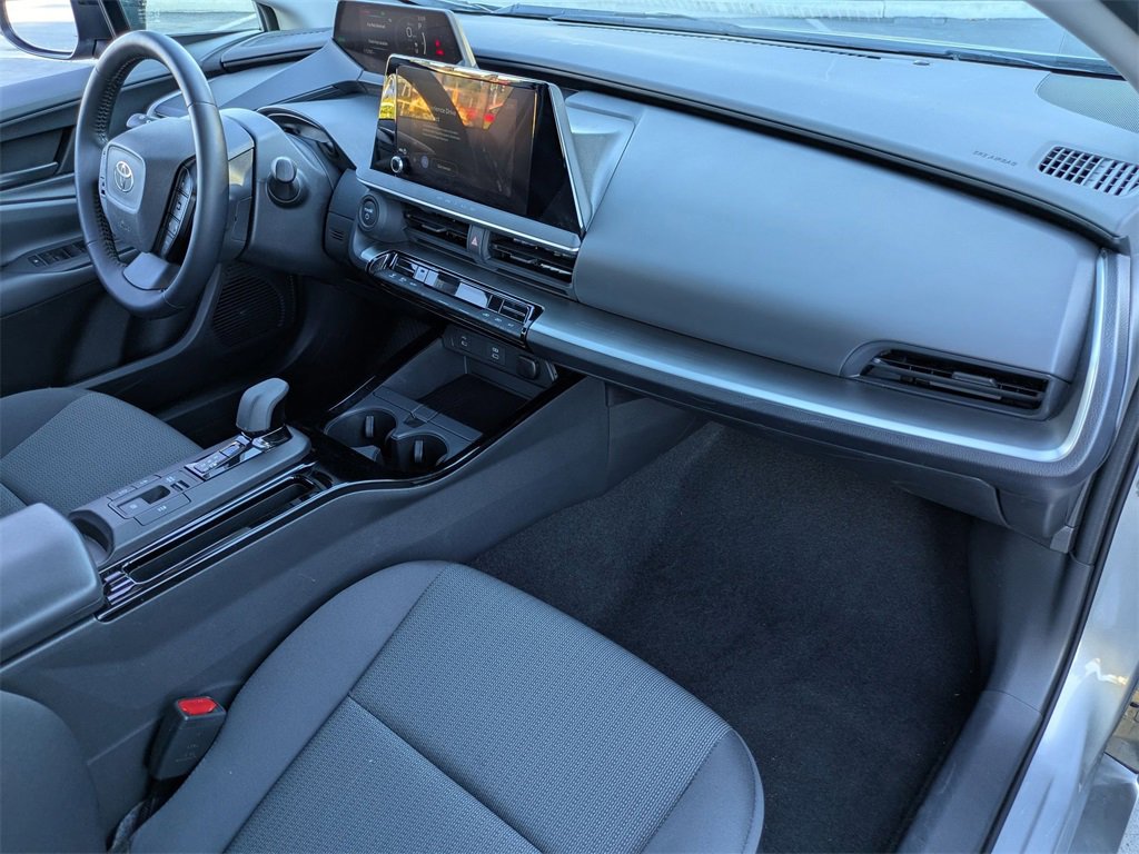 Used 2025 Toyota Prius LE image 29