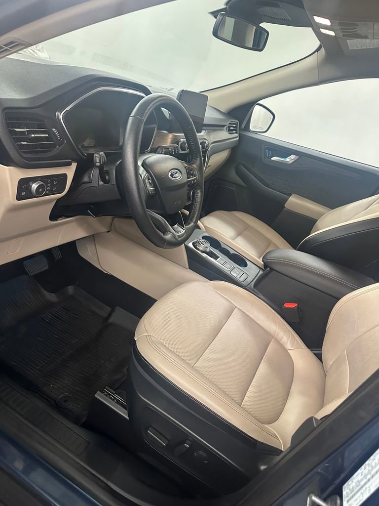 Used 2020 Ford Escape Titanium w/ Titanium Premium Package 2.0 AWD/4WD image 10