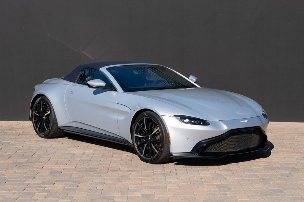Used 2023 Aston Martin V8 Vantage Roadster RWD image 2