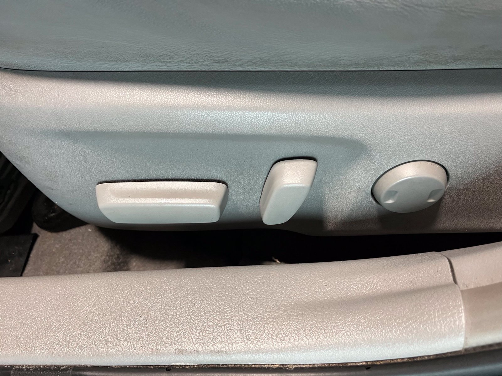 Used 2012 Toyota Camry XLE w/ Leather Pkg FWD image 16