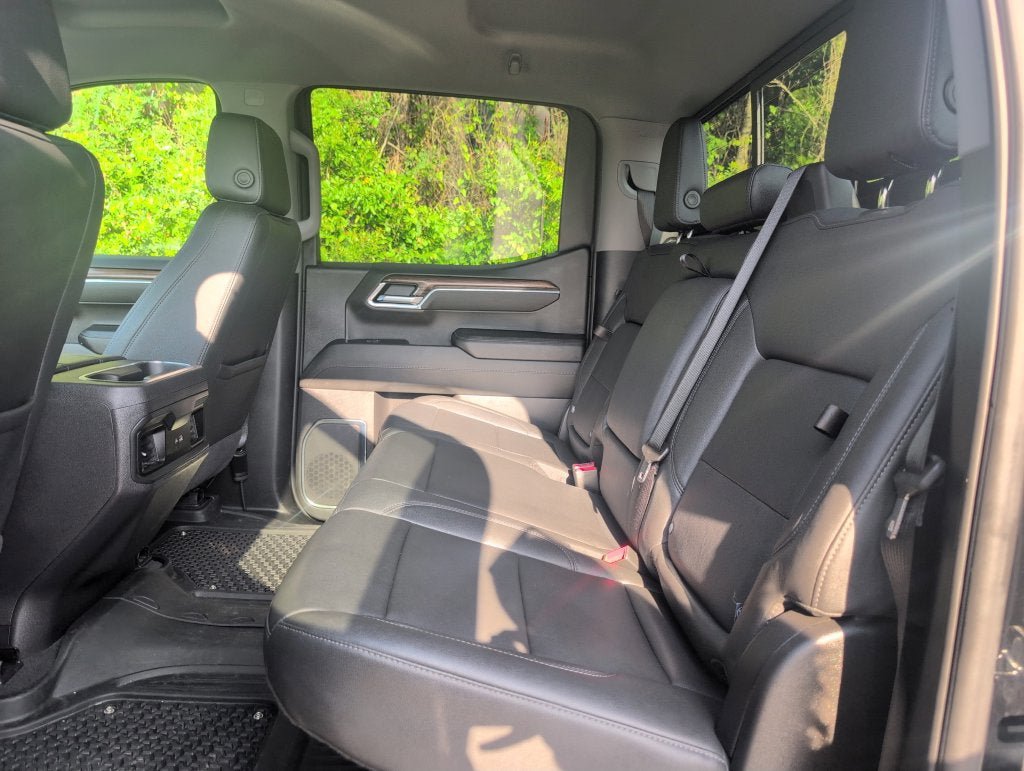 Used 2025 Chevrolet Silverado 1500 LT Trail Boss w/ LT Trail Boss Premium Package AWD/4WD image 37