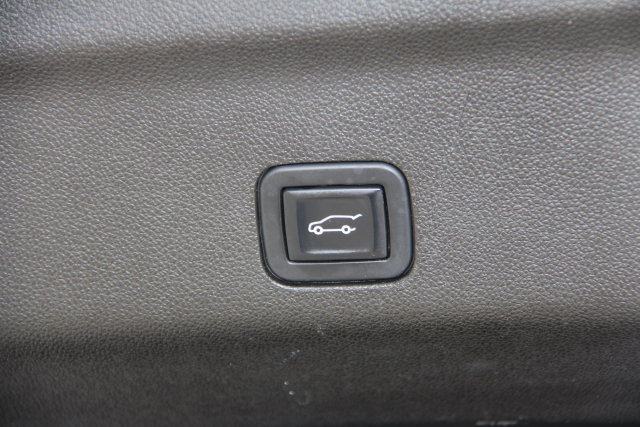 Used 2023 Chevrolet Suburban Premier AWD/4WD image 39