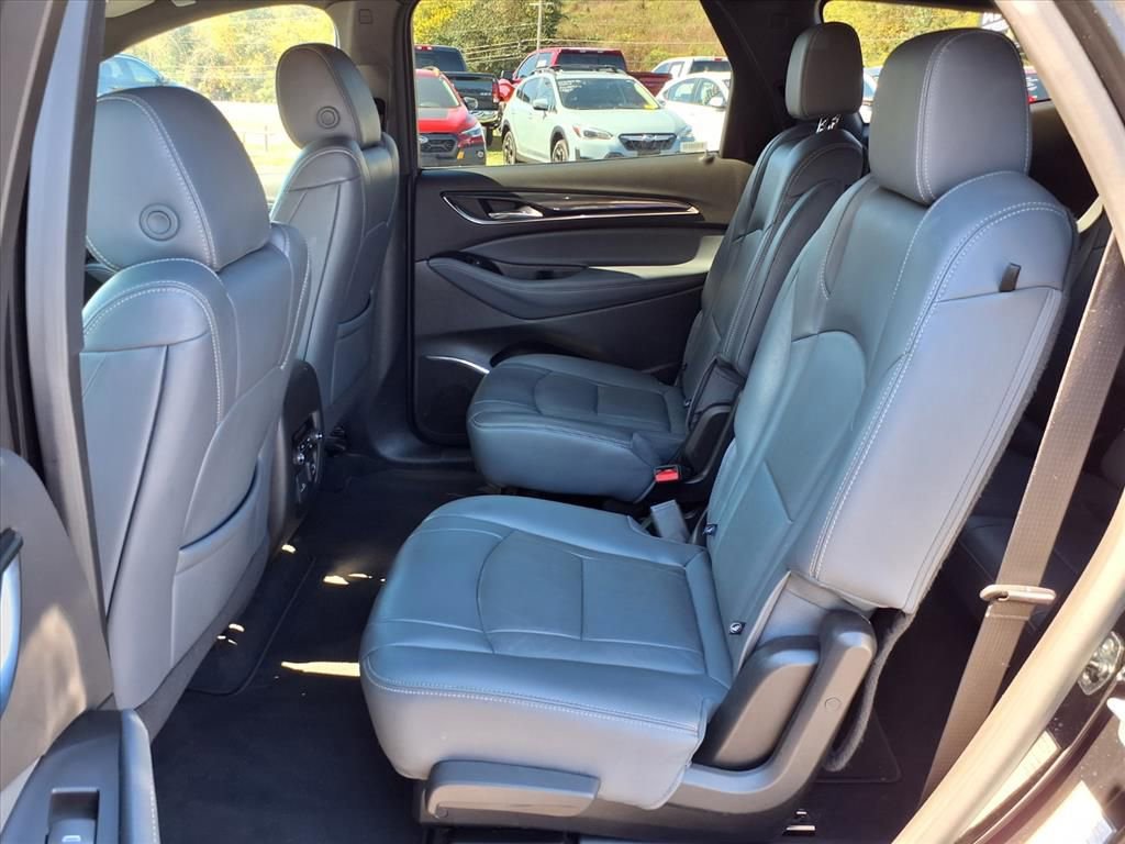 Used 2024 Buick Enclave Premium image 11
