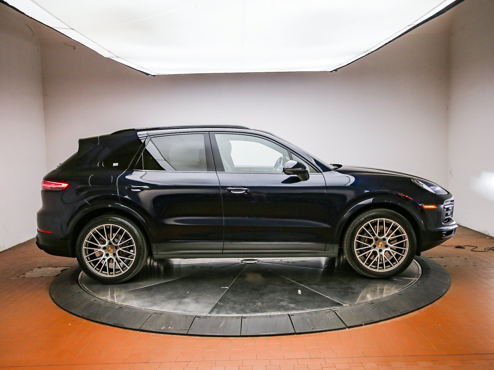 Certified 2023 Porsche Cayenne AWD/4WD image 8