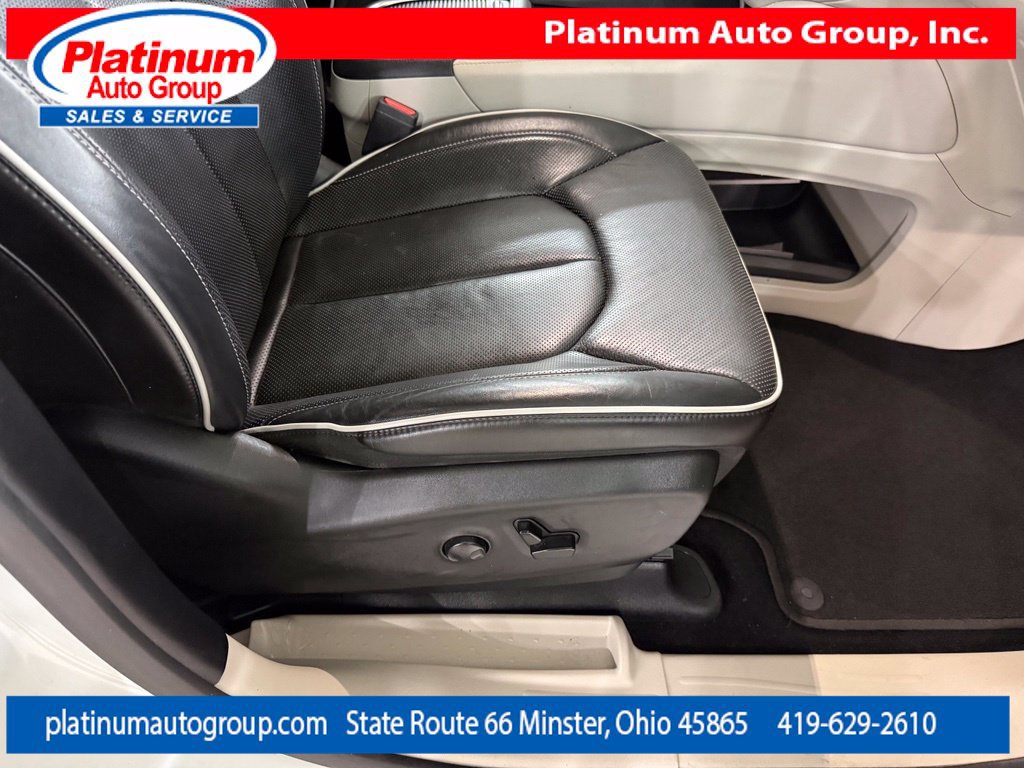 Used 2023 Chrysler Pacifica Limited FWD image 41