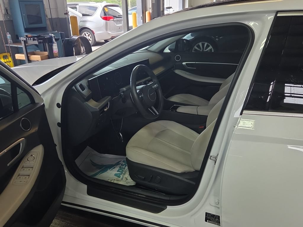 Used 2025 Hyundai Sonata SEL FWD image 6