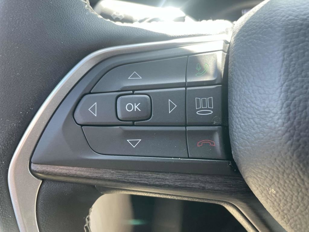 Certified 2025 Jeep Grand Cherokee Limited w/ Luxury Tech Group II image 32