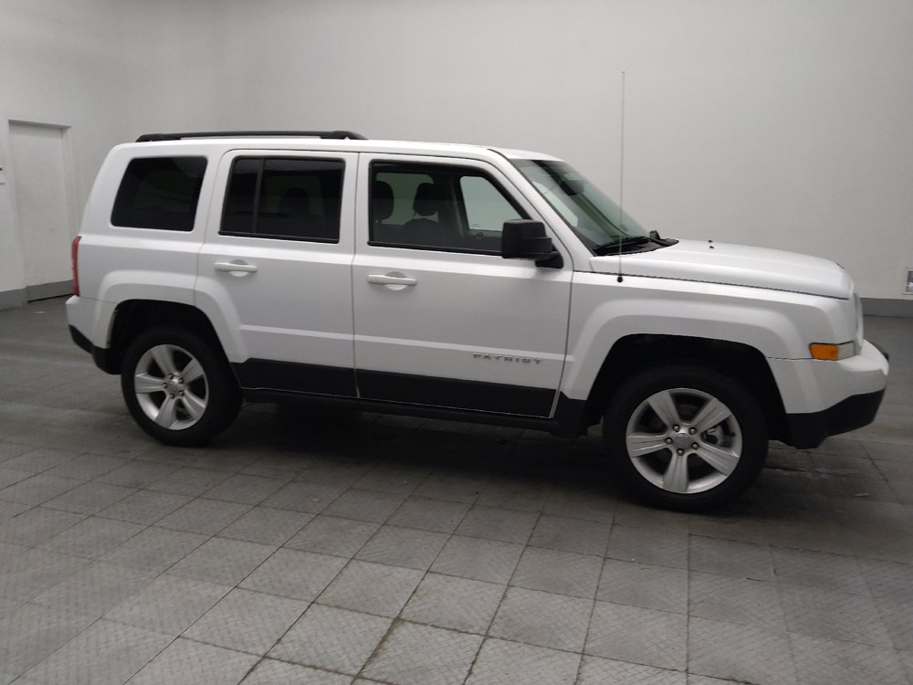 Used 2016 Jeep Patriot Latitude AWD/4WD image 11