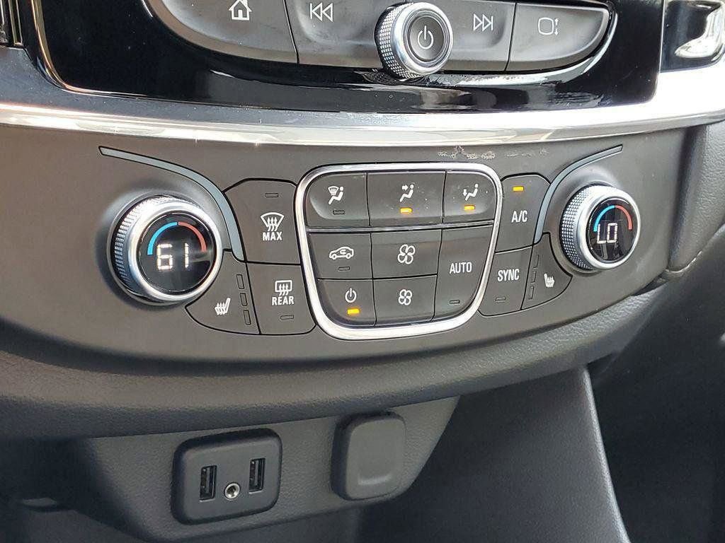 Used 2023 Chevrolet Traverse LT image 16