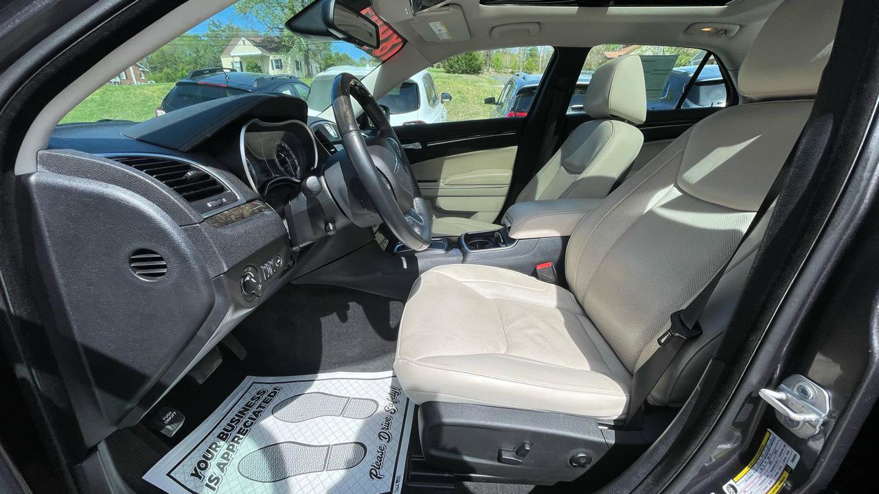 Used 2015 Chrysler 300 C w/ Light Group image 19