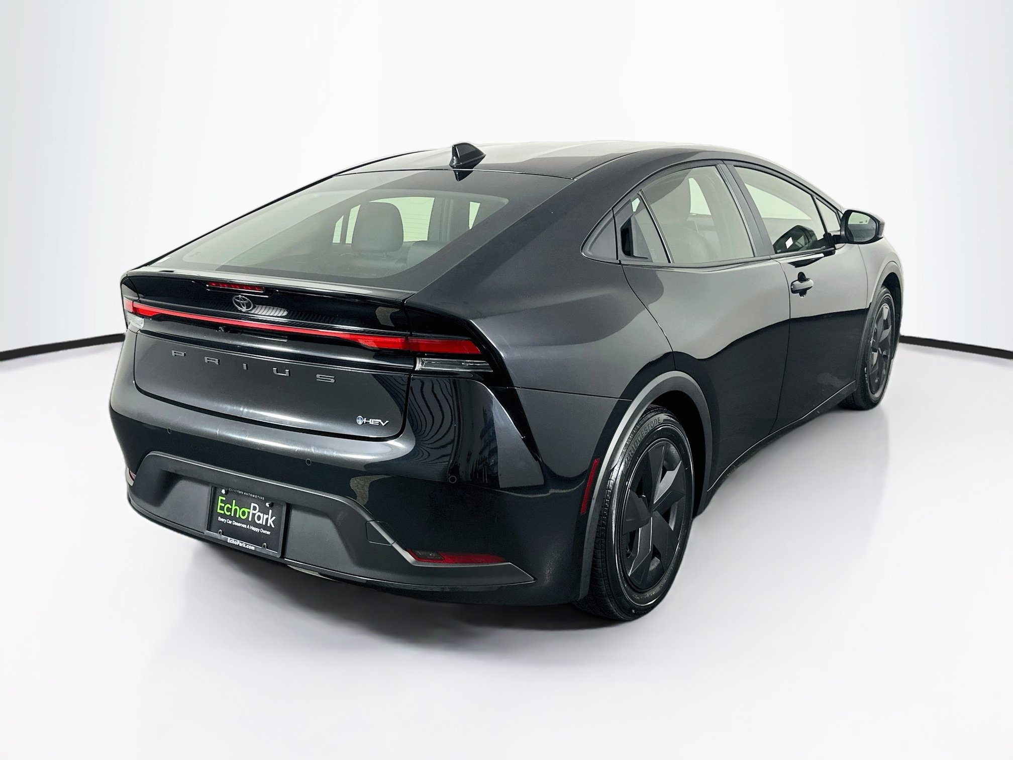 Used 2025 Toyota Prius LE FWD image 9