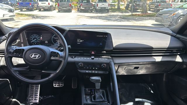Used 2025 Hyundai Elantra SEL FWD image 12