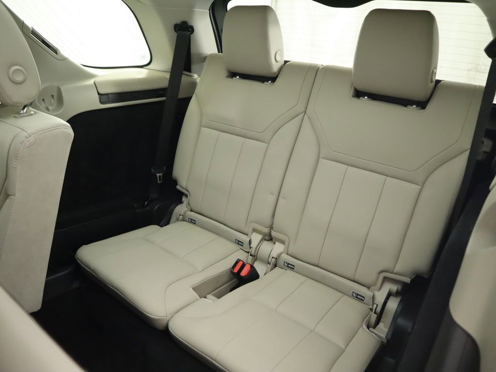 Used 2020 Land Rover Discovery Landmark image 23