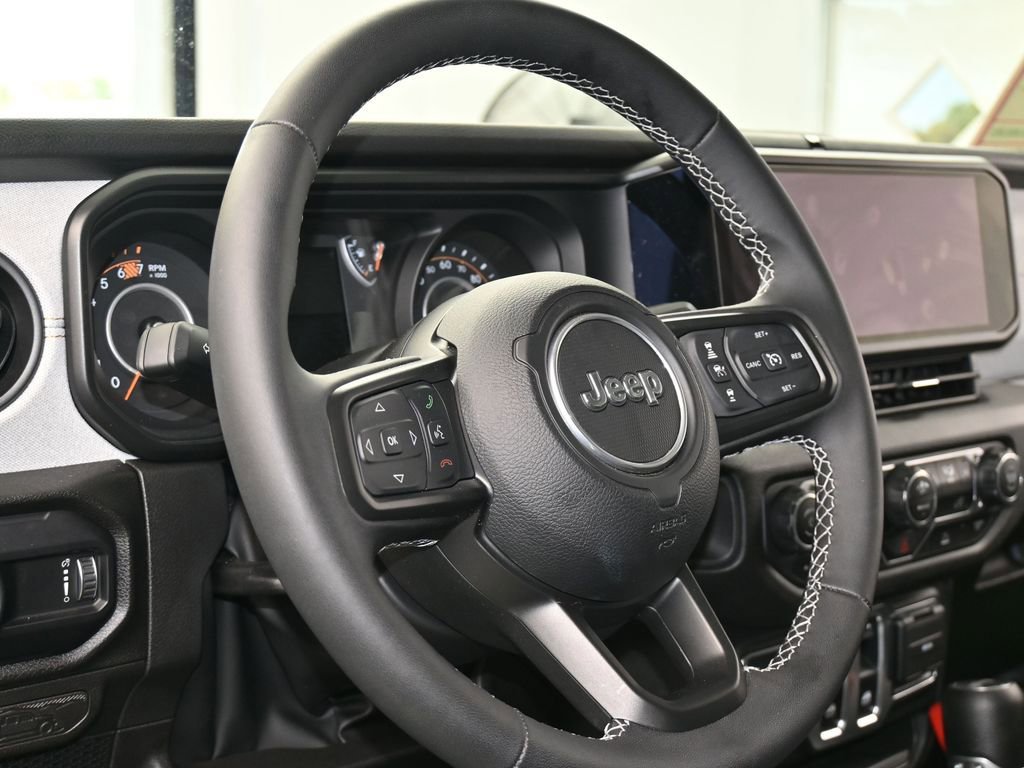 Used 2025 Jeep Wrangler Sport image 13
