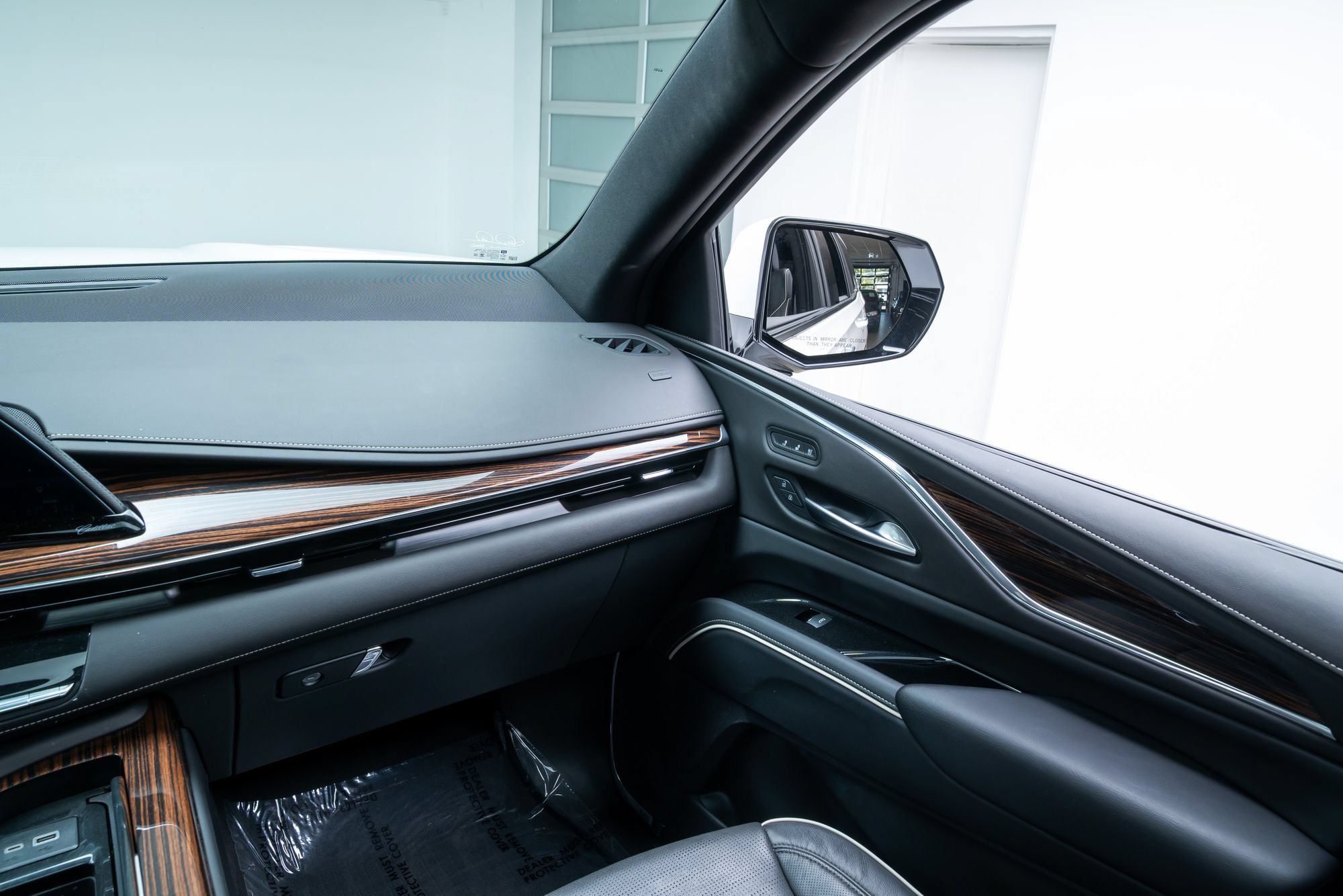 Used 2024 Cadillac Escalade Premium Luxury AWD/4WD image 10