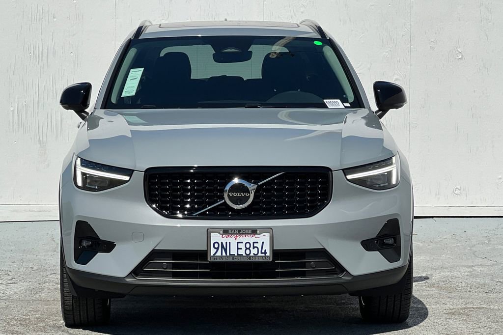 Used 2024 Volvo XC40 B5 Plus w/ Protection Package Premier image 8