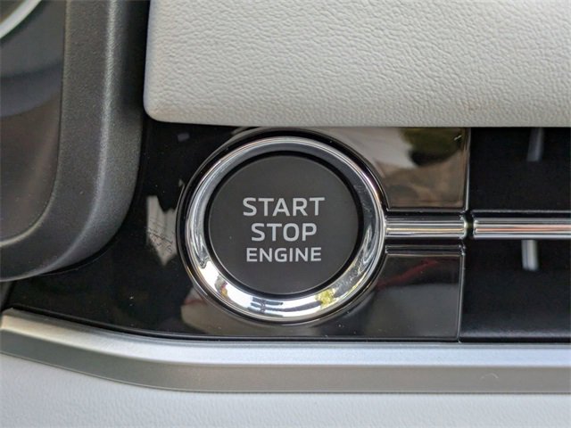 New 2025 Mitsubishi Outlander SE image 33