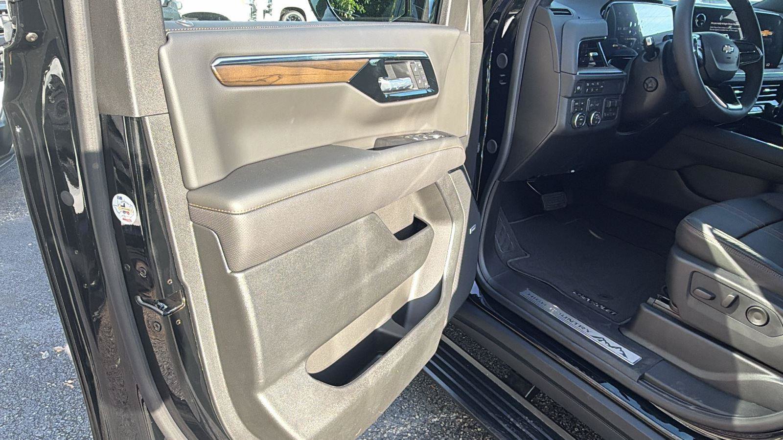 New 2026 Chevrolet Tahoe High Country AWD/4WD image 14