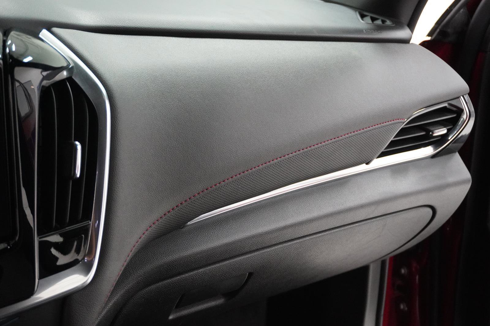 Used 2023 Chevrolet Traverse RS image 36