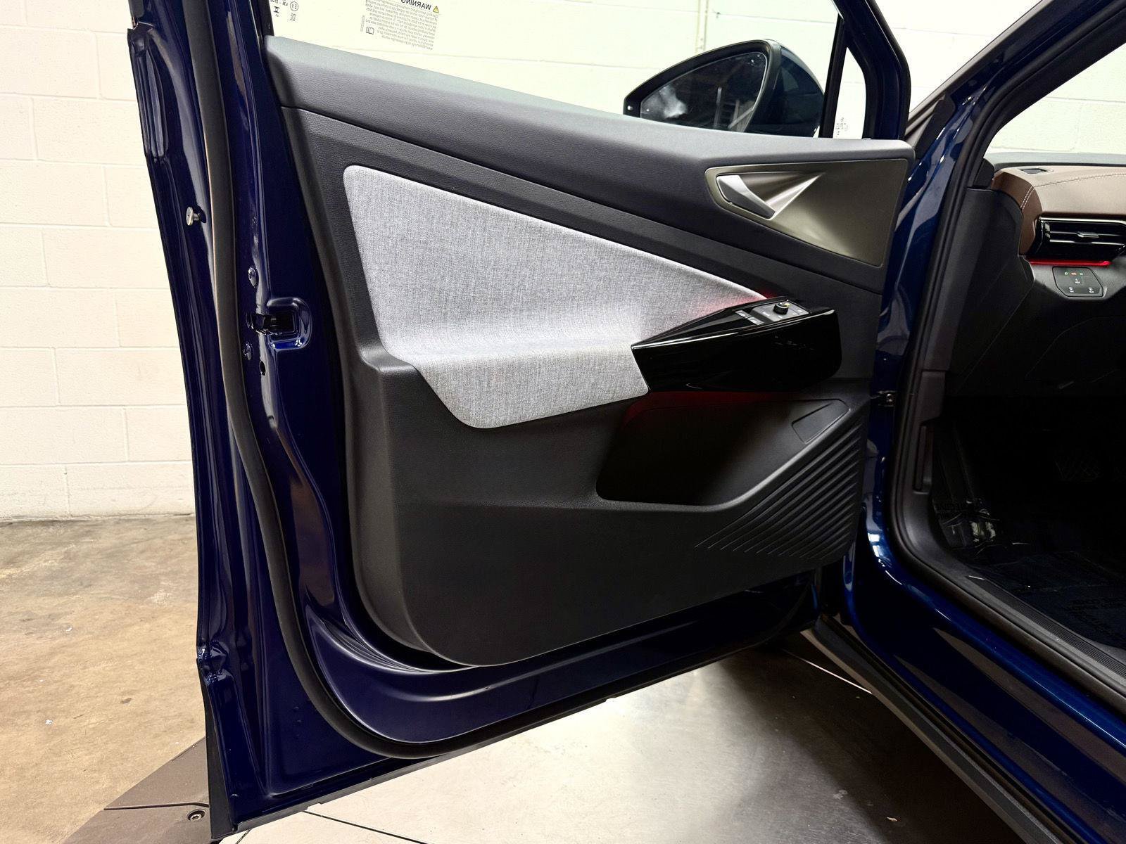 Used 2023 Volkswagen ID.4 2WD image 12