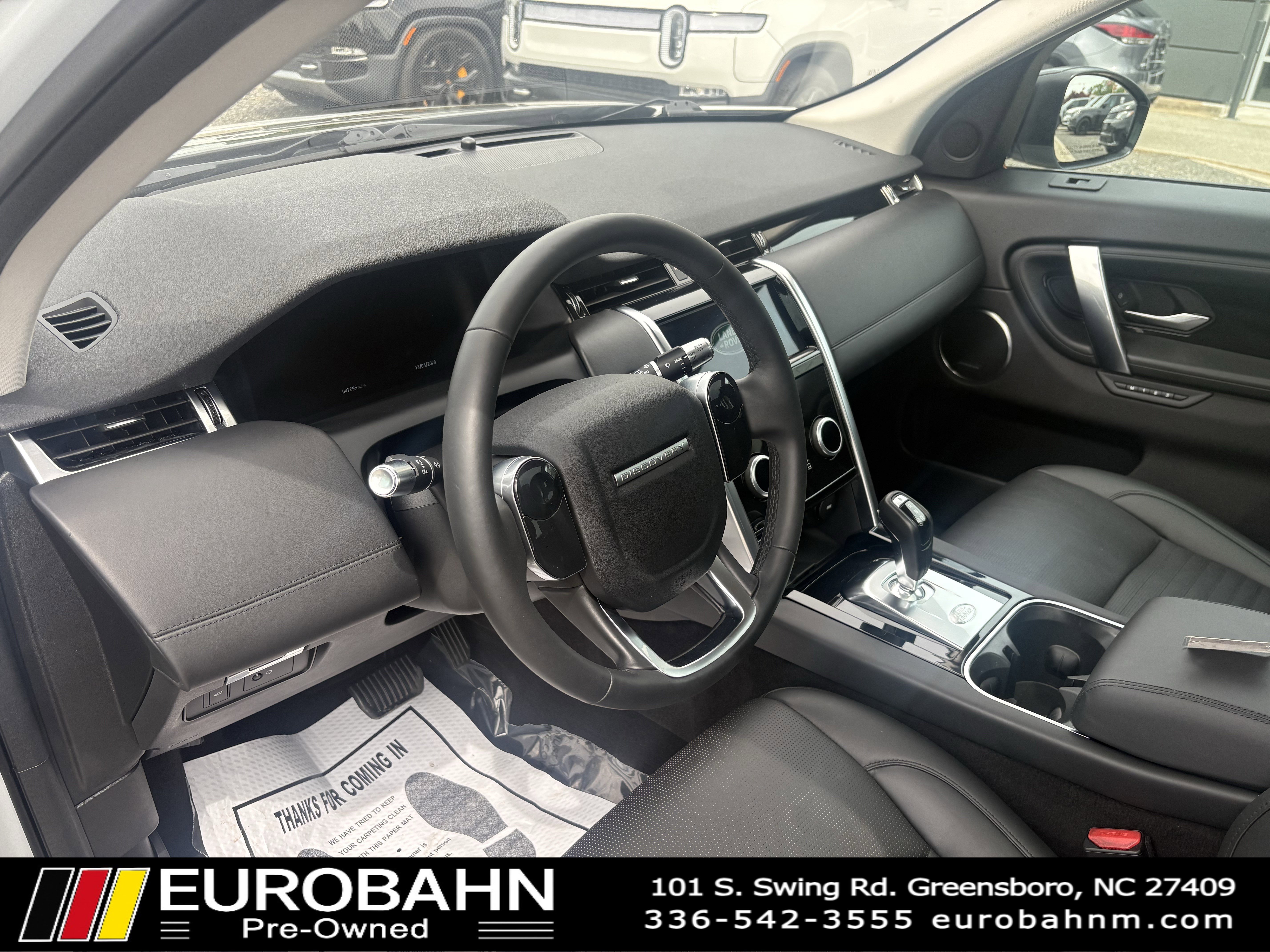 Used 2020 Land Rover Discovery Sport SE image 8