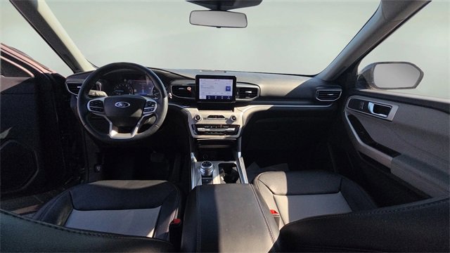 Used 2022 Ford Explorer XLT w/ Equipment Group 202A image 27