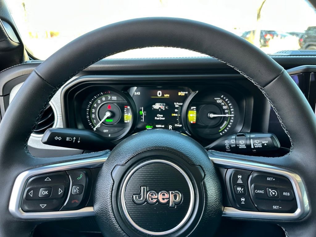 Used 2025 Jeep Wrangler Unlimited Sahara image 29