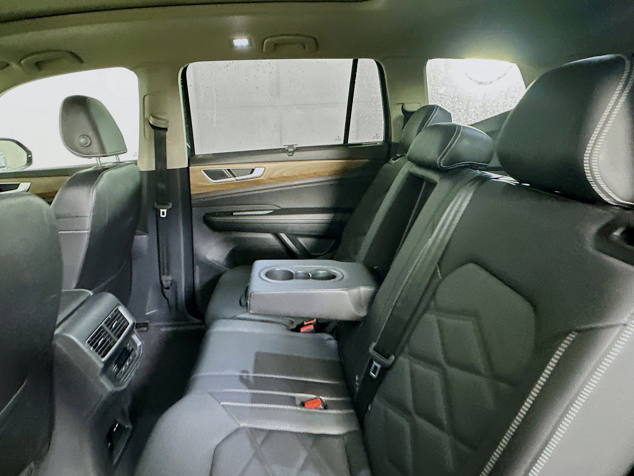 Used 2025 Volkswagen Atlas SE image 29