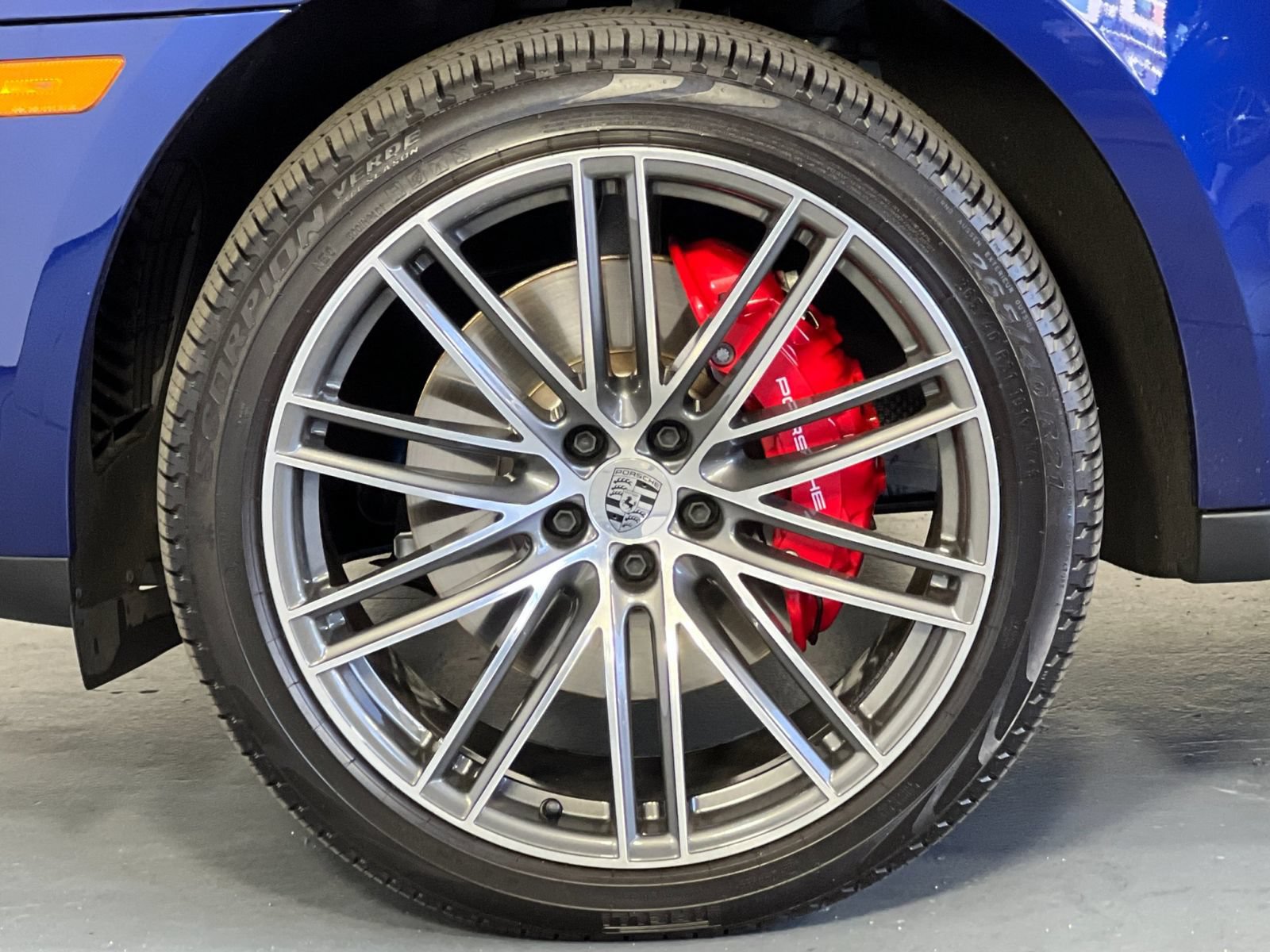 Certified 2025 Porsche Macan S AWD/4WD image 33