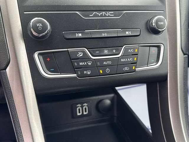 Used 2019 Ford Fusion SE FWD image 20