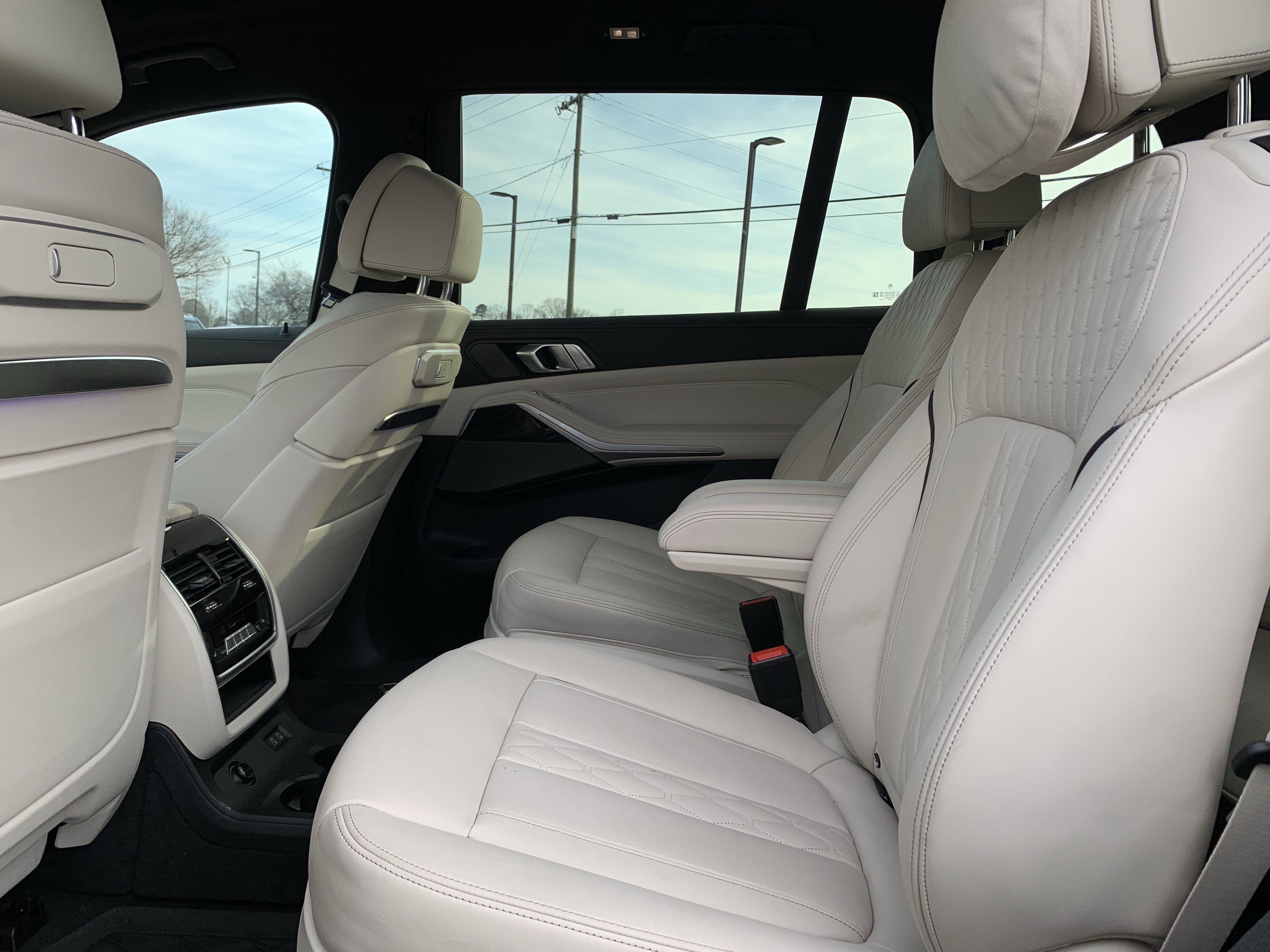 Used 2023 BMW X7 M60i w/ Executive Package image 32