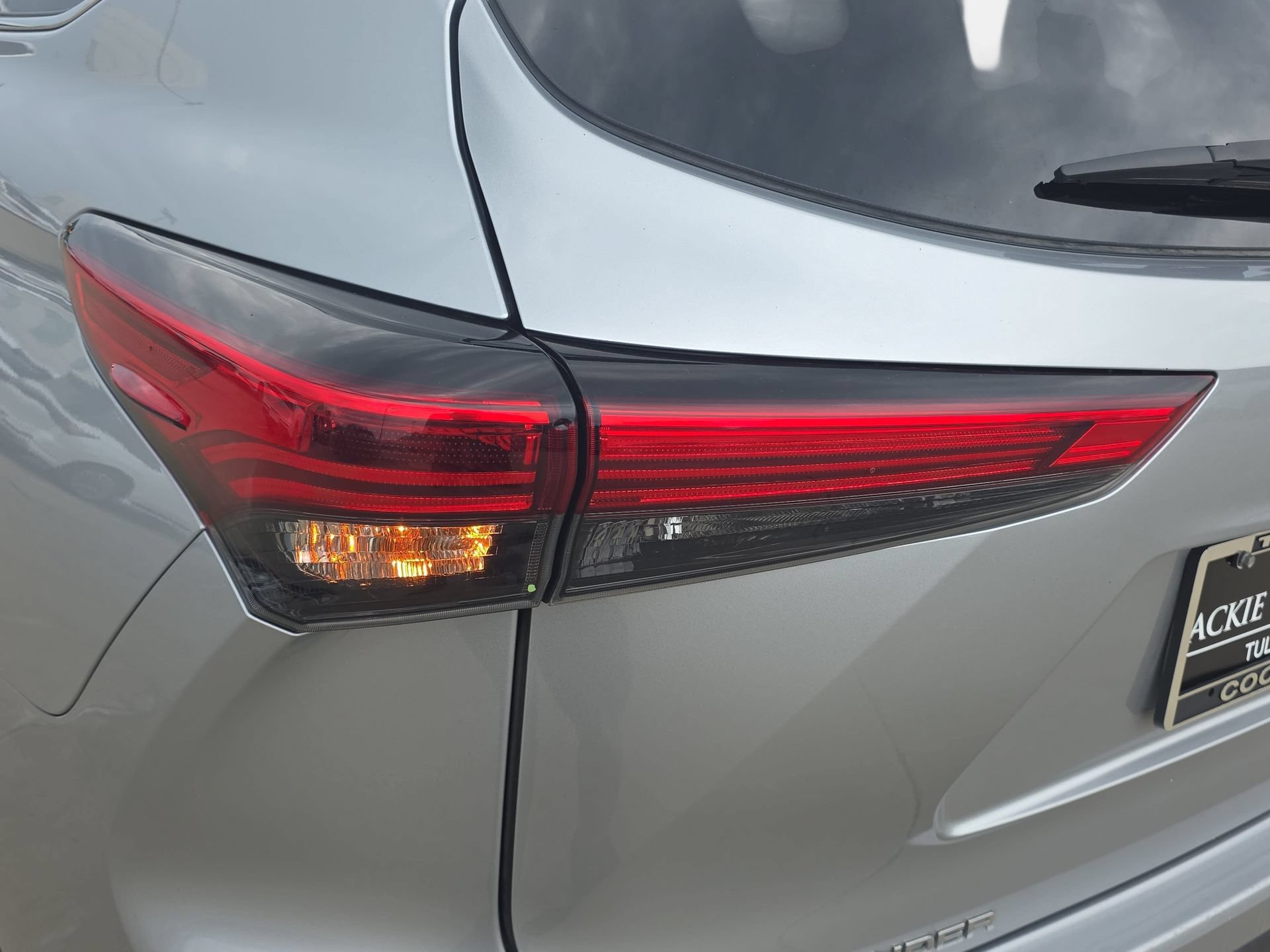 Used 2022 Toyota Highlander XLE AWD/4WD image 33
