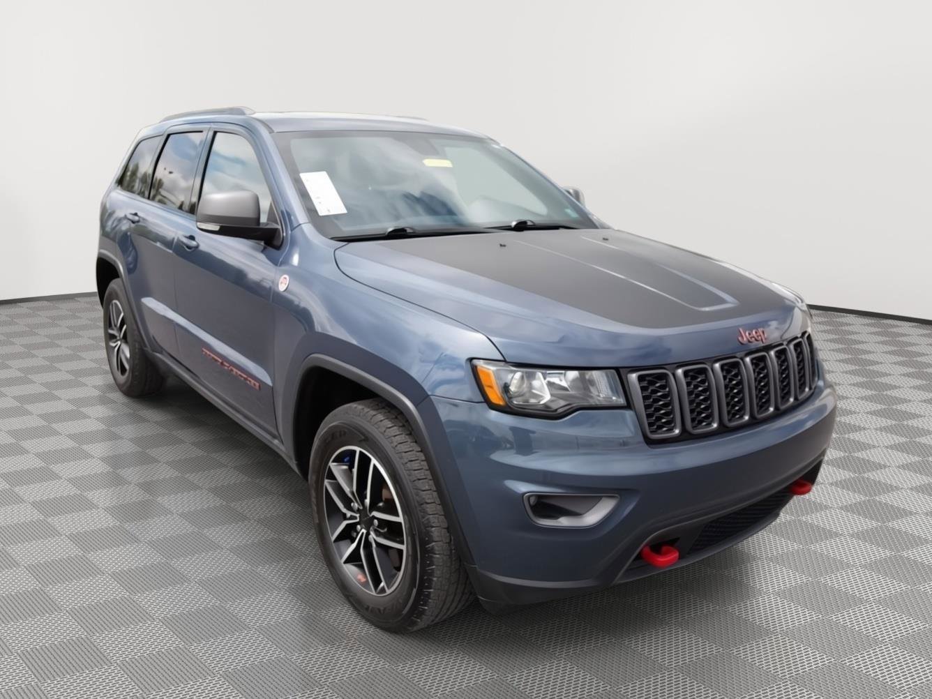 Used 2021 Jeep Grand Cherokee Trailhawk w/ Trailhawk Luxury Group AWD/4WD image 3
