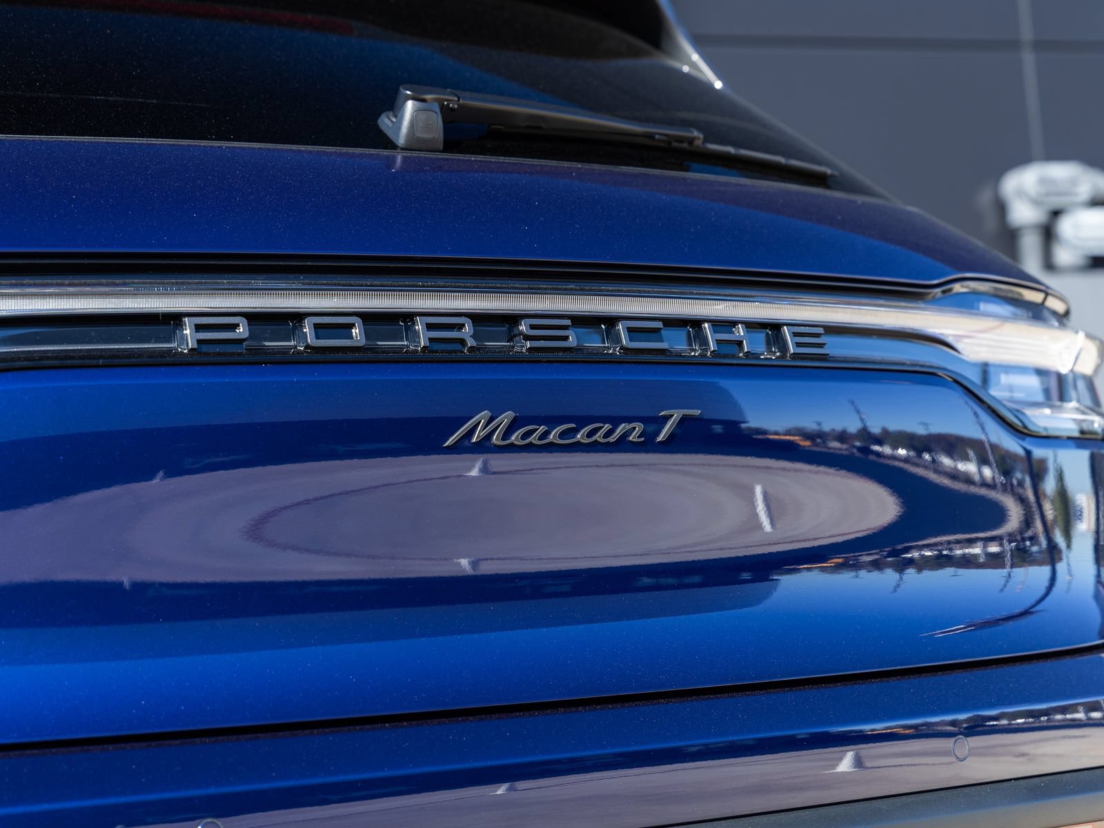 Certified 2026 Porsche Macan Turbo AWD/4WD image 15