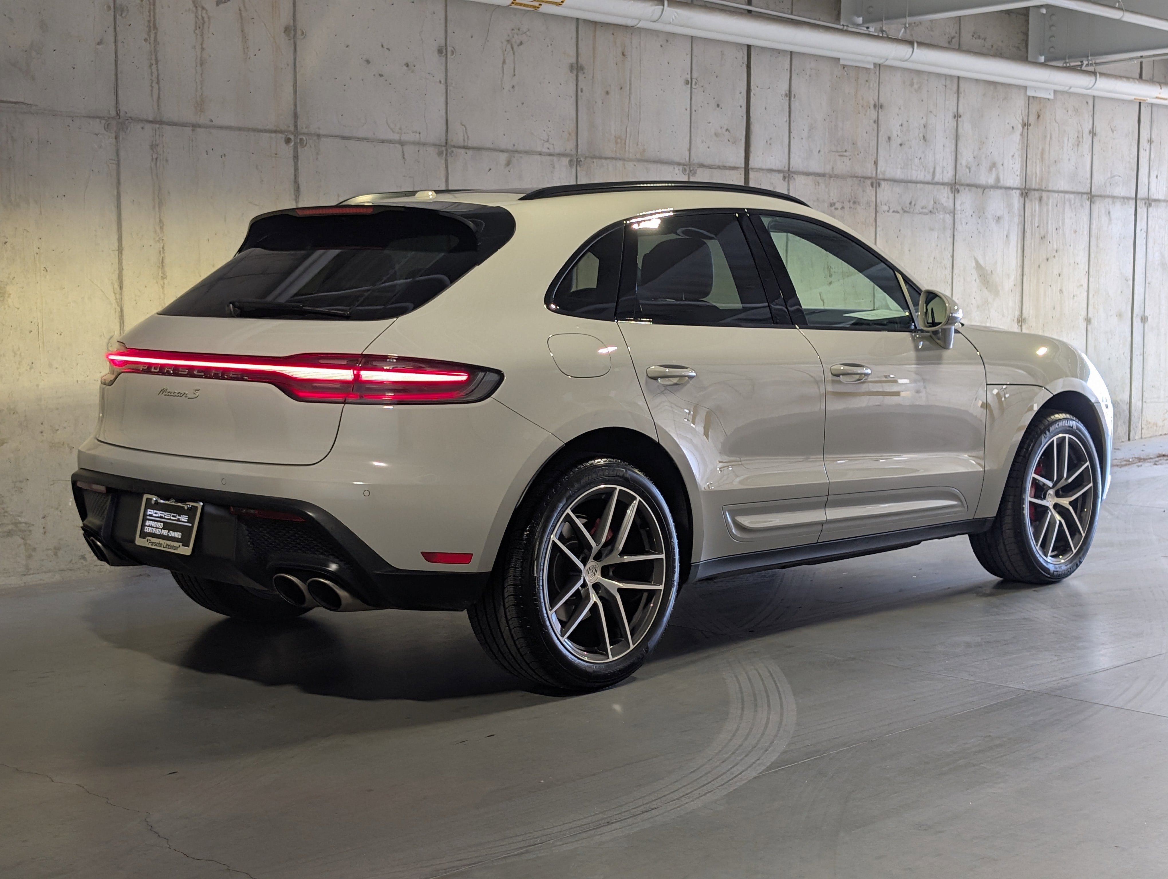 Certified 2024 Porsche Macan S image 9