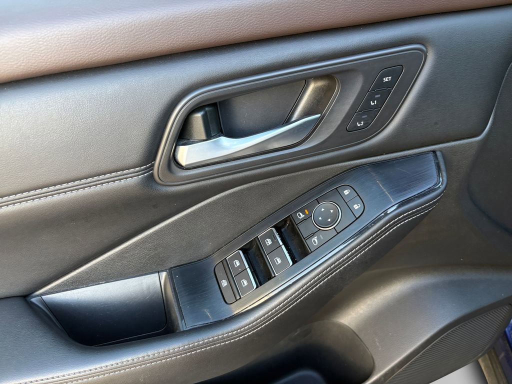 Used 2023 Nissan Rogue SL w/ SL Premium Package image 14