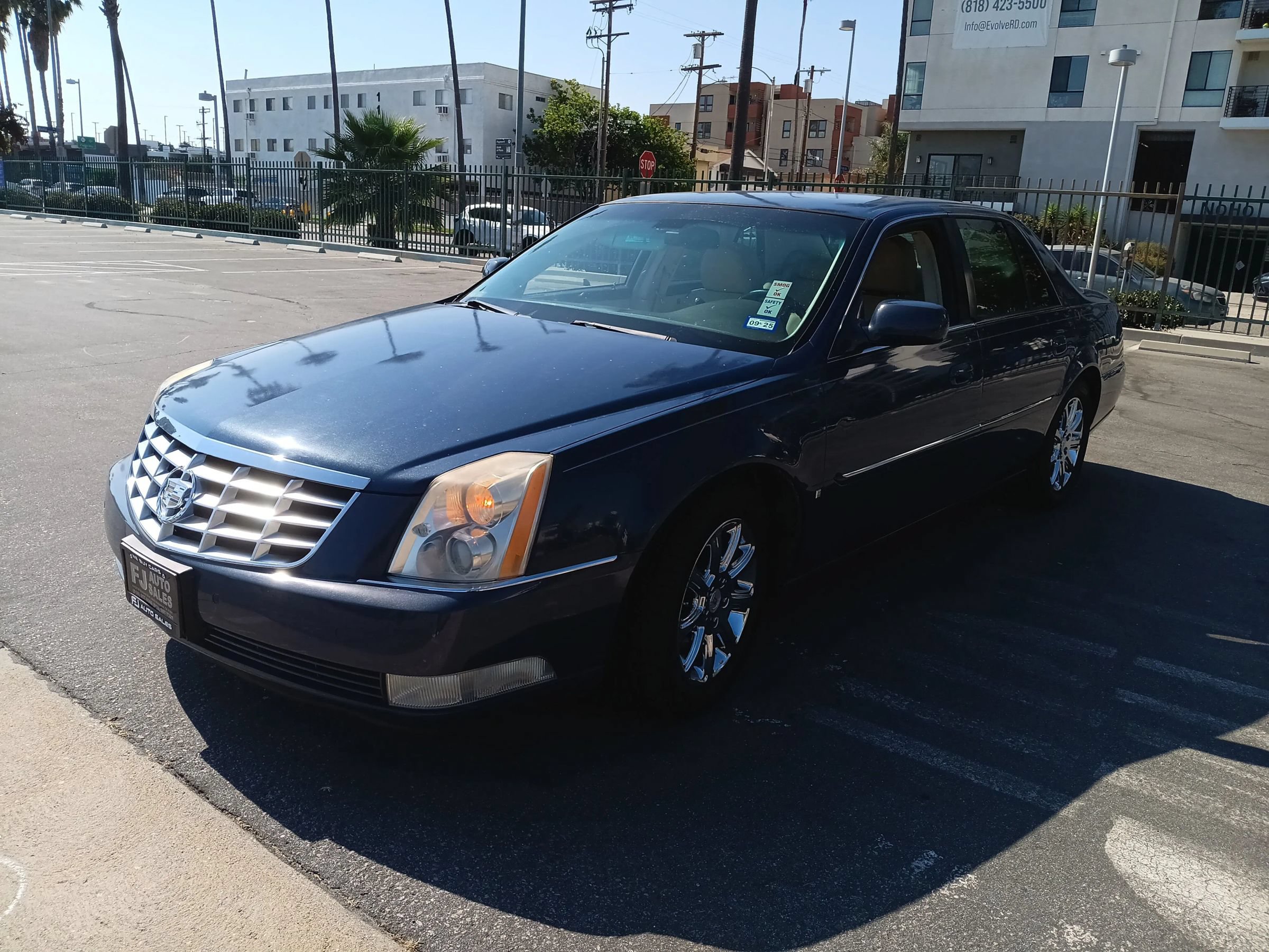 Used 2008 Cadillac DTS FWD image 3