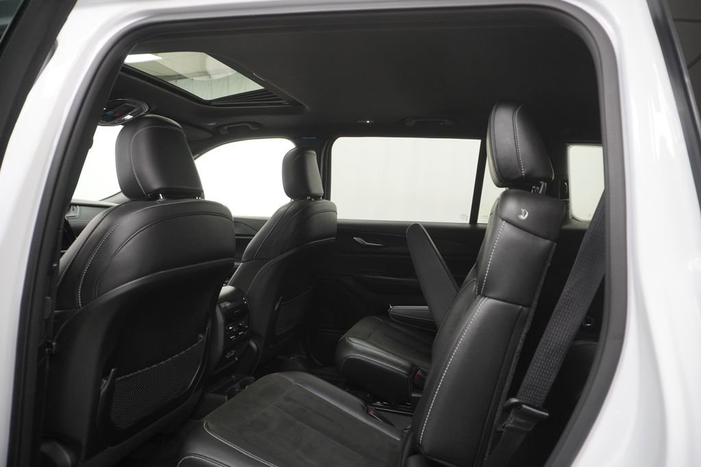 Certified 2023 Jeep Grand Cherokee L Laredo image 20