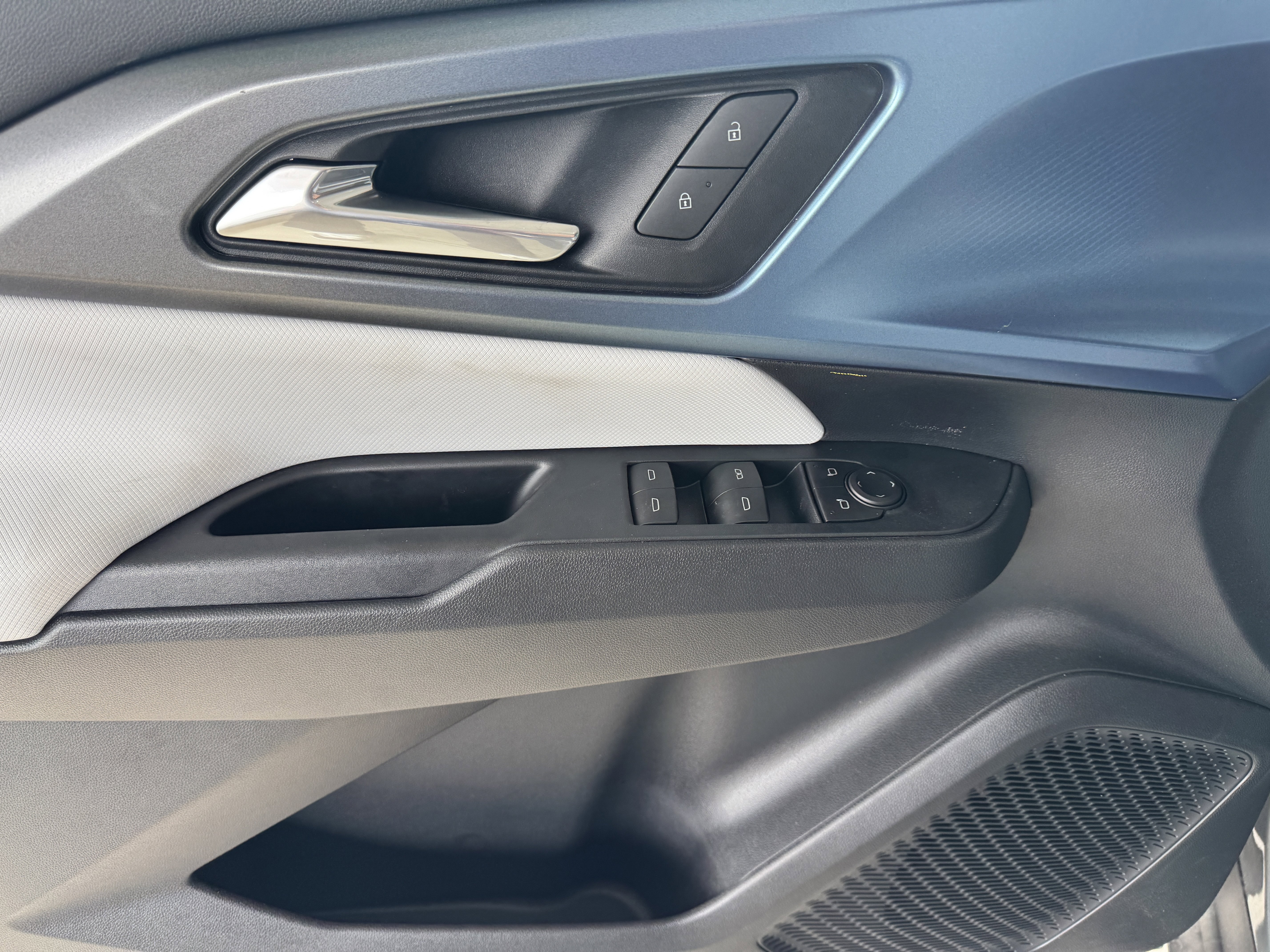 New 2026 Chevrolet Equinox EV LT image 11