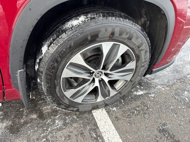 Used 2025 Toyota Highlander XLE image 9