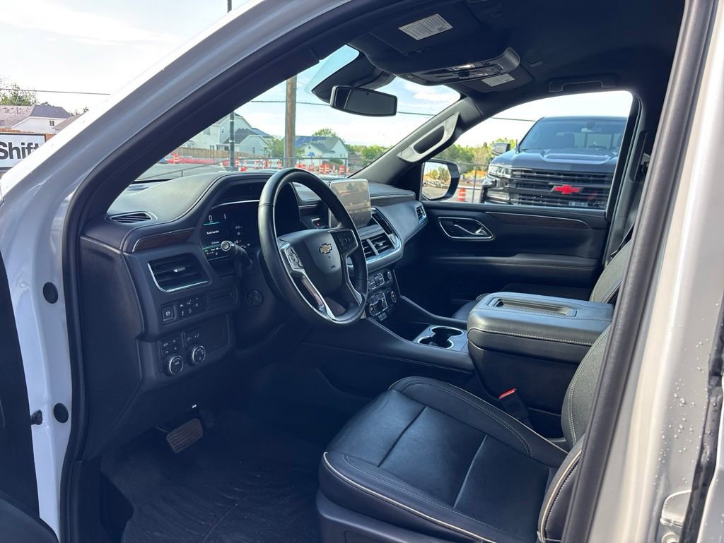Used 2023 Chevrolet Suburban Premier AWD/4WD image 9