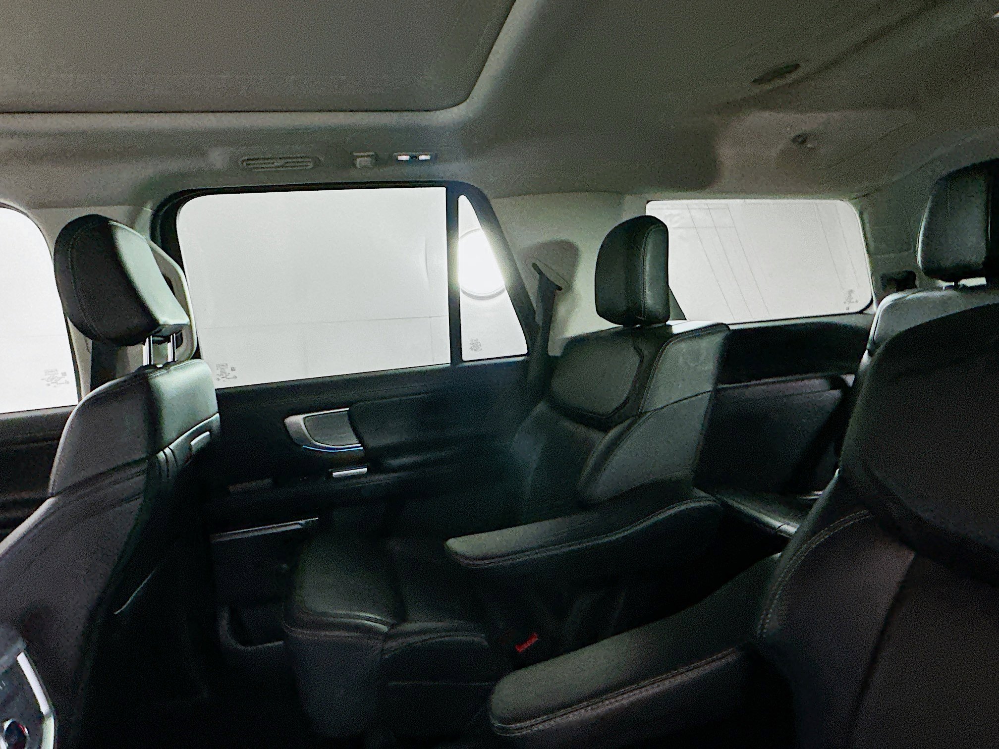 Used 2025 Ford Expedition Platinum image 29