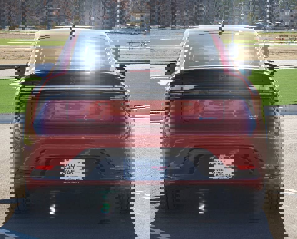 Used 2025 Toyota Prius Plug-In Hybrid image 3