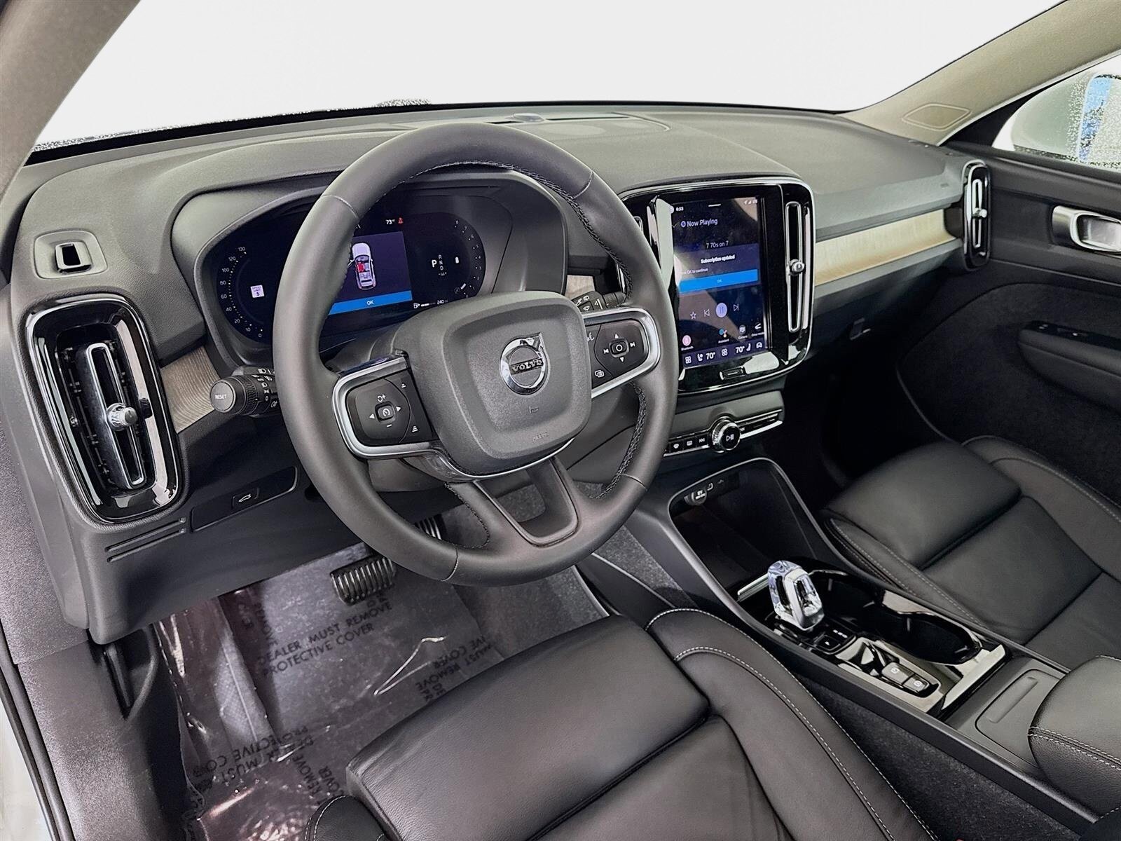 Used 2023 Volvo XC40 B5 Plus w/ Climate Package AWD/4WD image 10