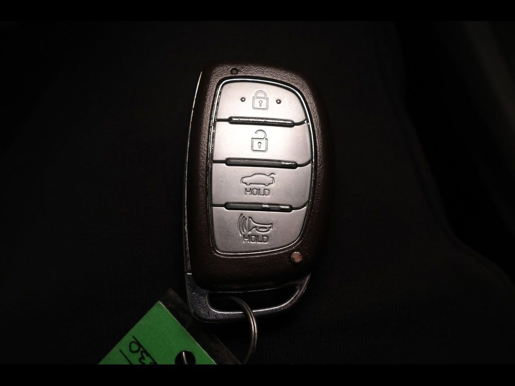 Used 2020 Hyundai Elantra Limited w/ Ultimate Package 03 FWD image 30