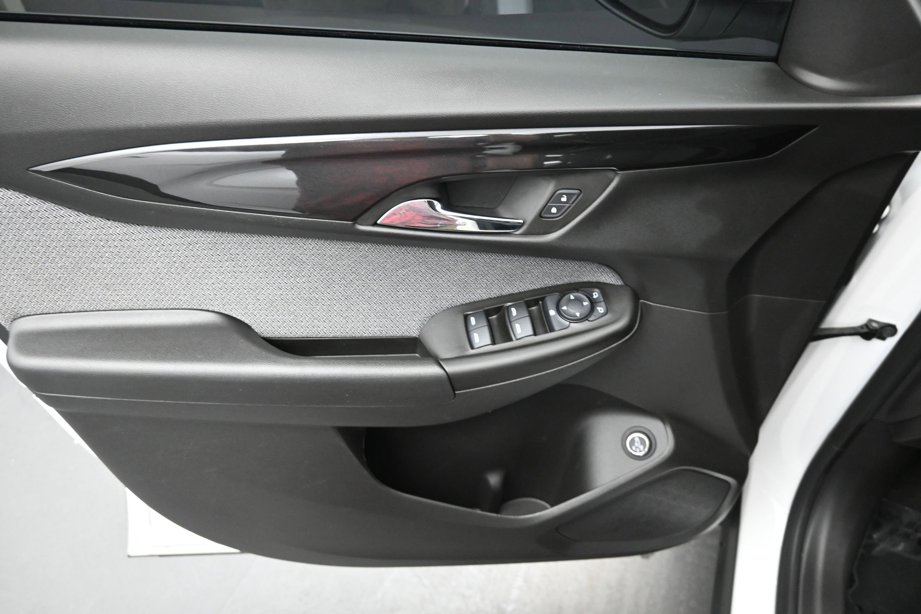 Used 2024 Chevrolet TrailBlazer LT w/ Convenience Package AWD/4WD image 13