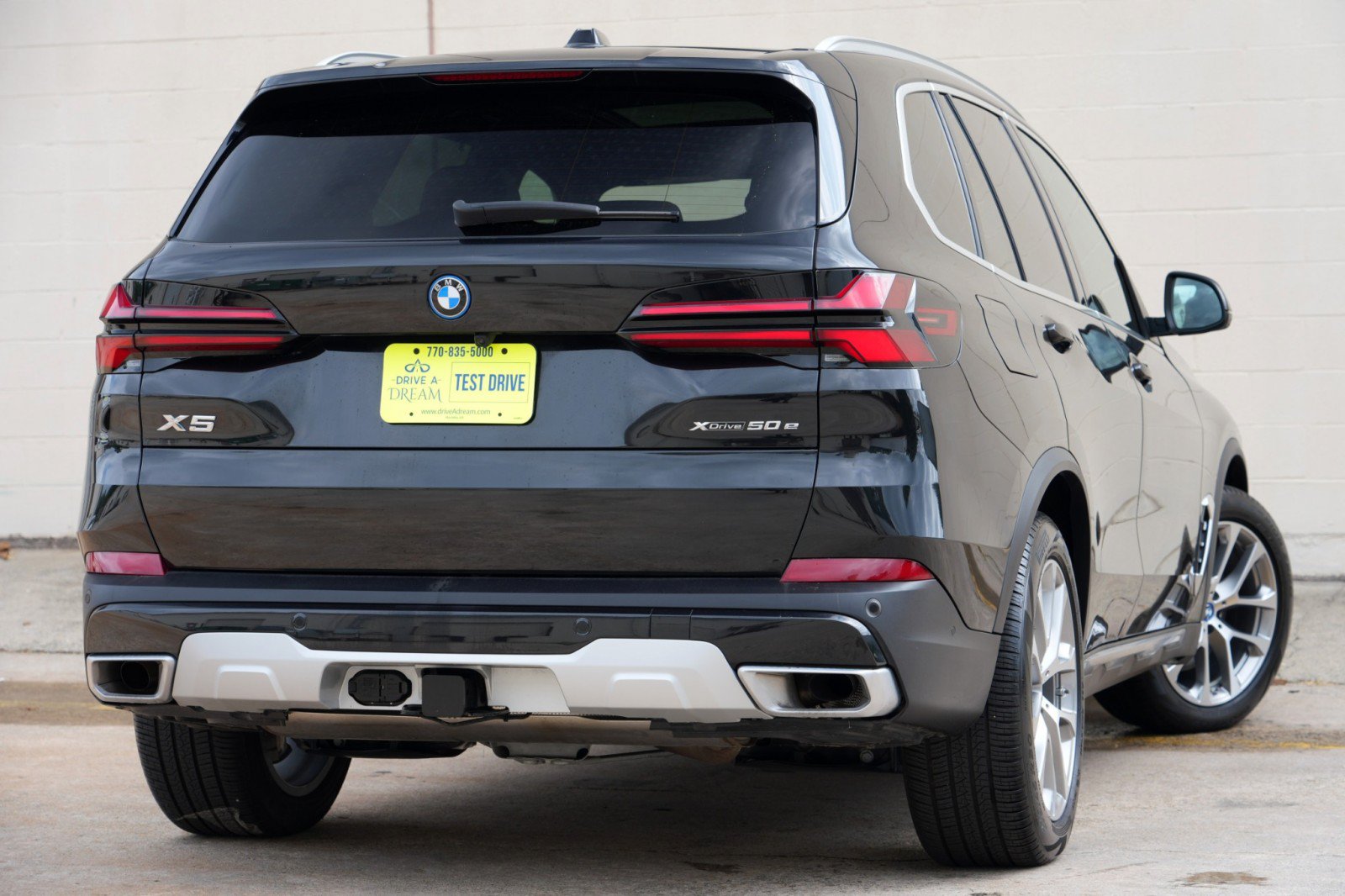 Used 2024 BMW X5 xDrive50e w/ Parking Assistance Package AWD/4WD image 5